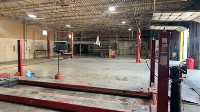 100 E Saint Louis Ave, East Alton, IL à louer Photo intérieure– Image 2 sur 10