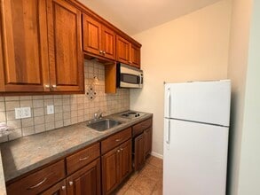 221 Delta Ct, Tallahassee, FL à louer Photo intérieure– Image 2 sur 4