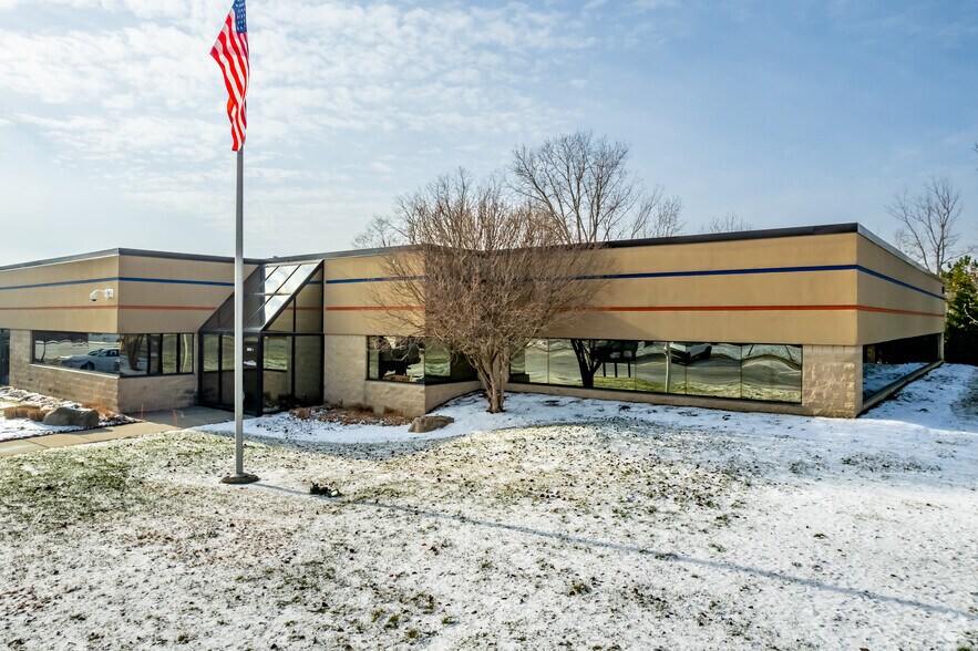 1700 Harmon Rd, Auburn Hills, MI à vendre - Photo de l’immeuble – Image 2 sur 13