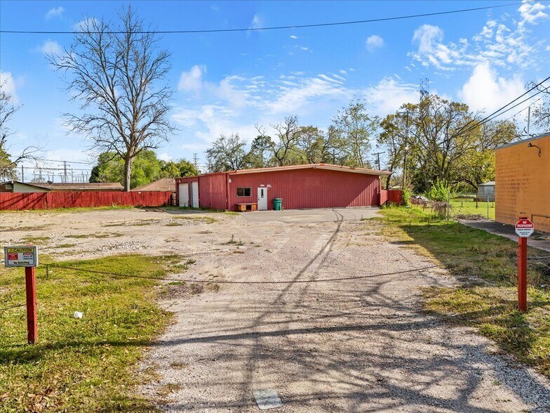1317 Cedar Dr, La Marque, TX à louer - Photo de l’immeuble – Image 3 sur 18