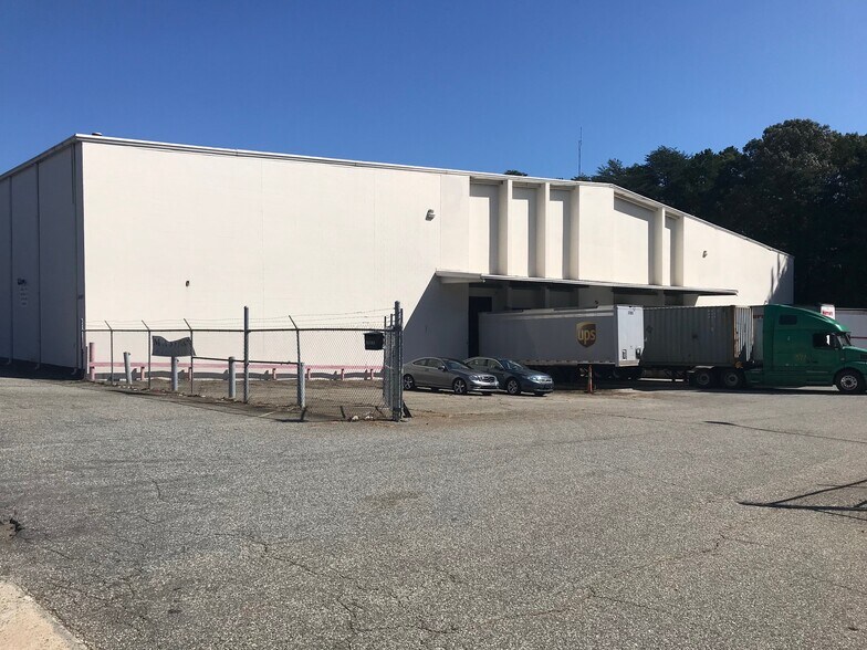 3407 W Gate City Blvd, Greensboro, NC à vendre - Photo principale – Image 1 sur 6