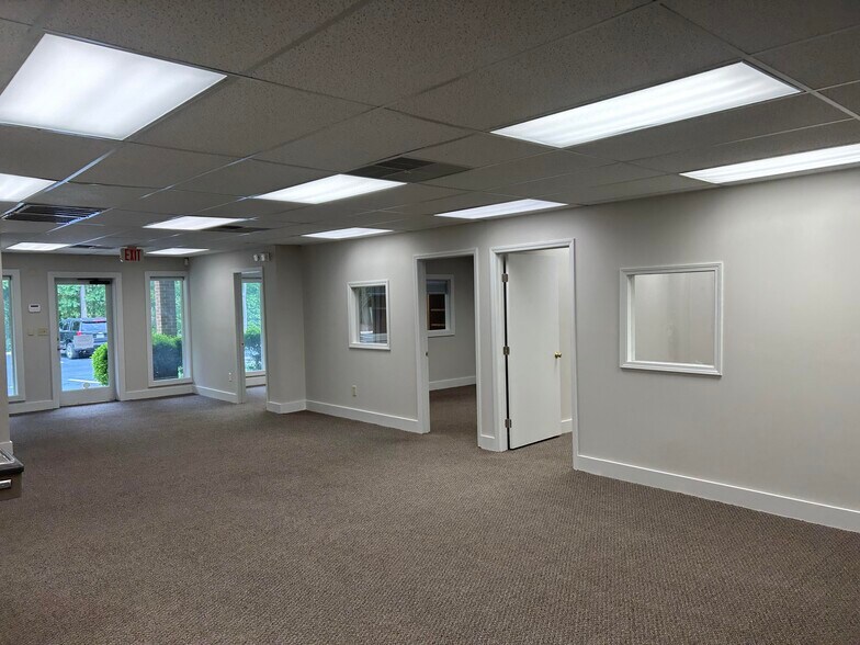 880 S Pleasantburg Dr, Greenville, SC à louer - Photo intérieure – Image 3 sur 8
