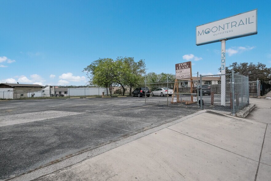 303 Vance Jackson Rd, San Antonio, TX à louer - Photo de l’immeuble – Image 3 sur 18