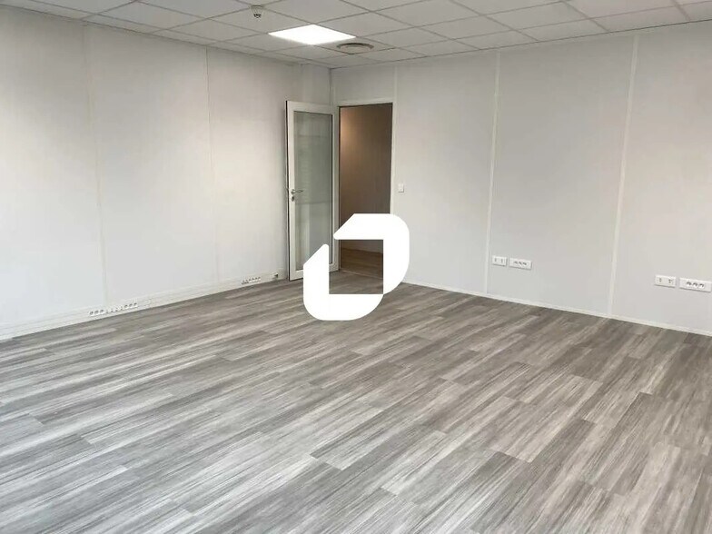 Bureau dans Mérignac à louer - Photo de l’immeuble – Image 2 sur 11