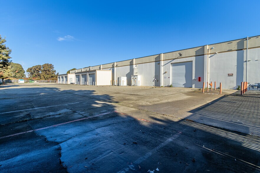 1833 Stearman Ave, Hayward, CA à vendre - Photo de l’immeuble – Image 2 sur 26