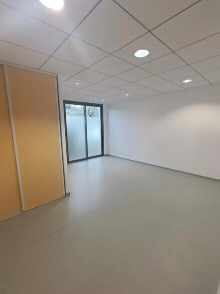 Bureaux/Médical dans La Roche-Vineuse à louer - Photo intérieure – Image 1 sur 8