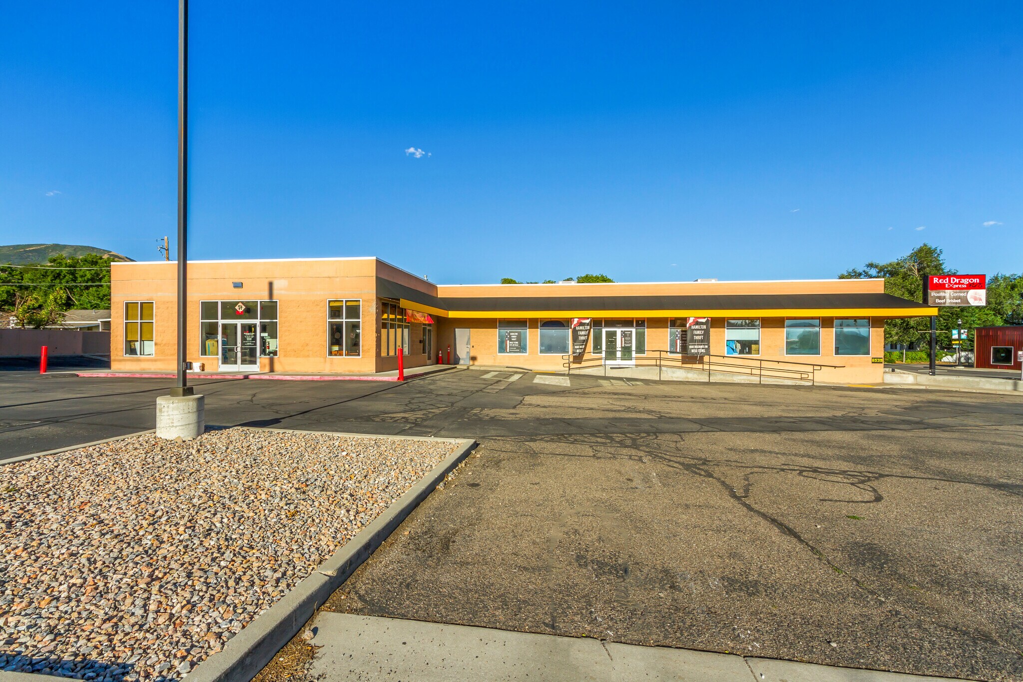 8555 Magna Main st, Magna, UT à louer Photo principale– Image 1 sur 26