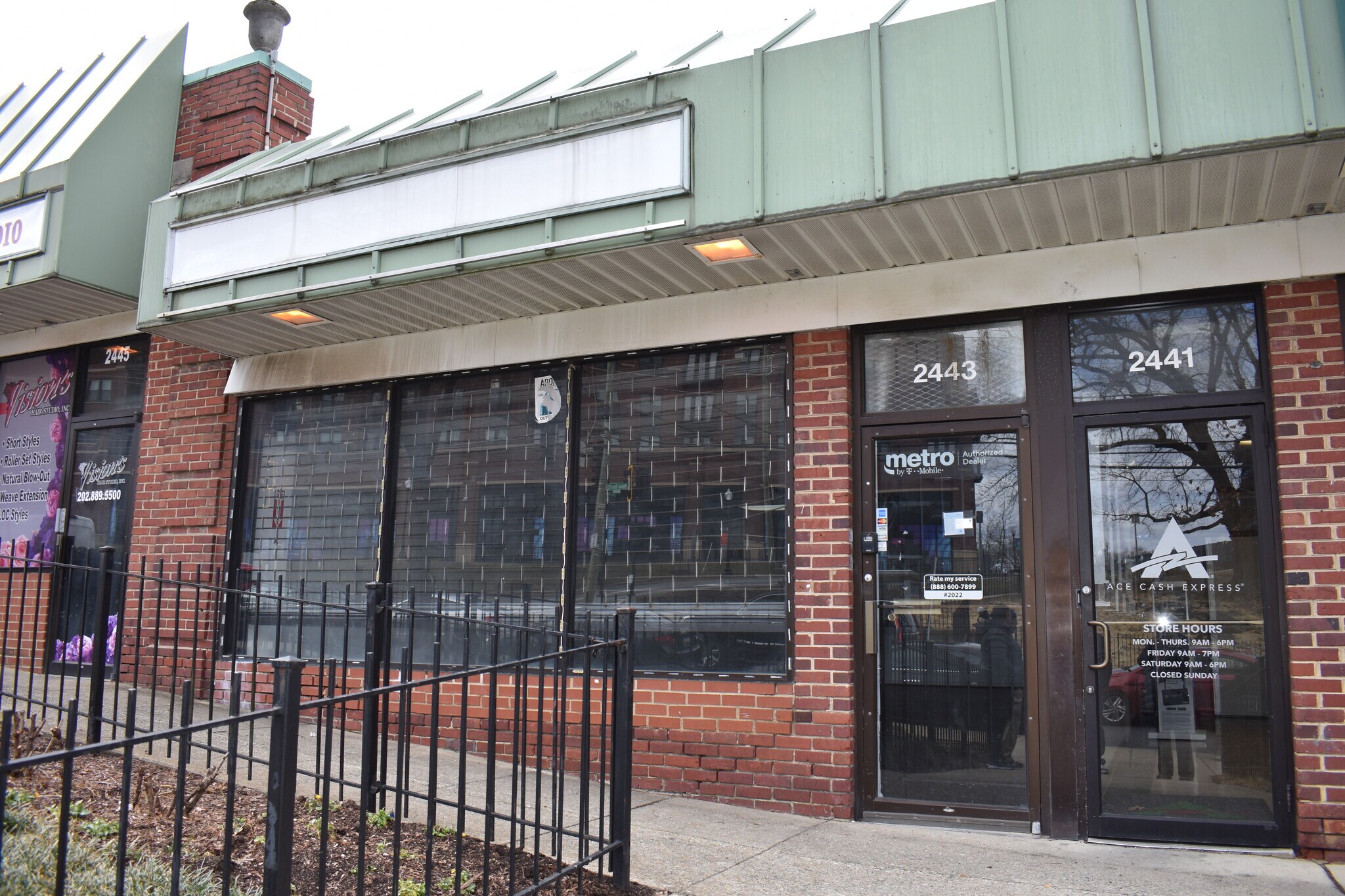 2441-2451 Marion Barry Ave SE, Washington, DC à louer Photo de l’immeuble– Image 1 sur 3