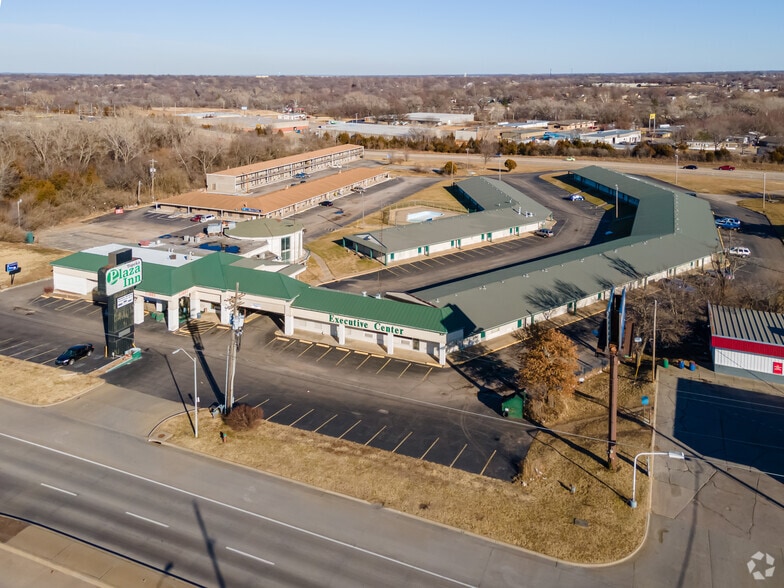 3810 SW Topeka Blvd, Topeka, KS à vendre - Aérien – Image 3 sur 4