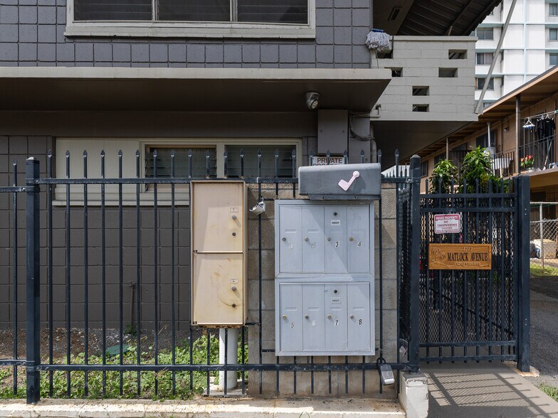 1213 Matlock Ave, Honolulu, HI à vendre - Photo de l’immeuble – Image 2 sur 25