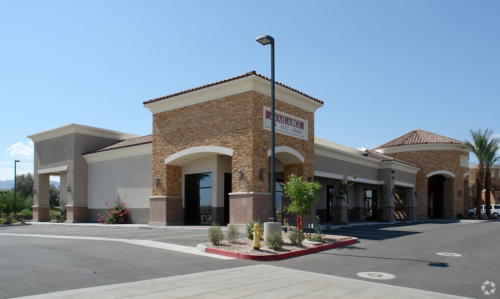 72027 Dinah Shore Dr, Rancho Mirage, CA à louer - Photo de l’immeuble – Image 3 sur 6