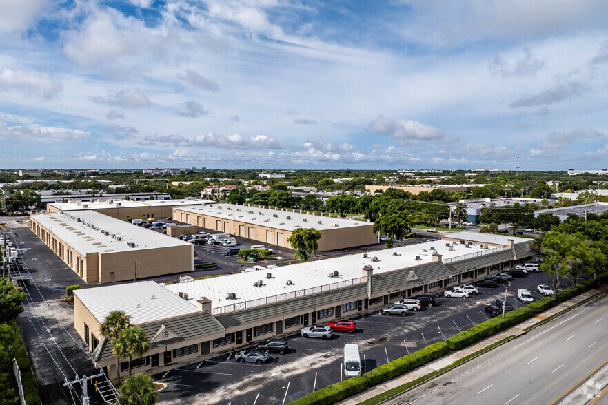 910-944 Clint Moore Rd, Boca Raton, FL à louer - Photo de l’immeuble – Image 3 sur 6