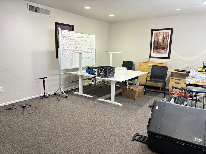1411 E University Dr, Mesa, AZ à vendre - Photo de l’immeuble – Image 3 sur 4