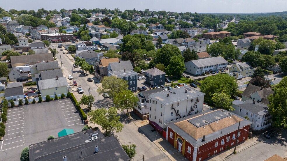 622 Union Ave, Providence, RI à vendre - Photo de l’immeuble – Image 2 sur 24