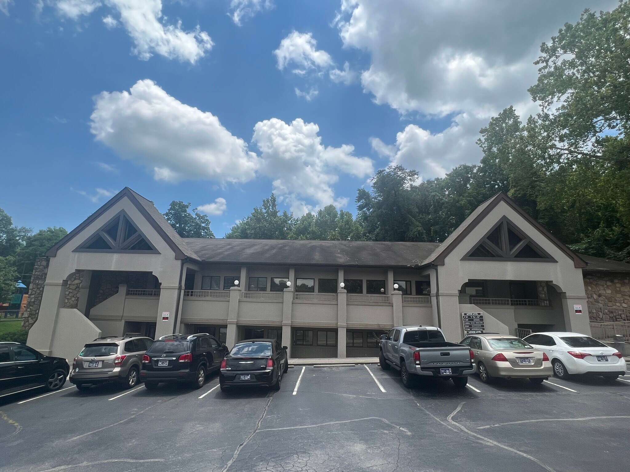 6906 Kingston Pike, Knoxville, TN à louer Photo principale– Image 1 sur 7