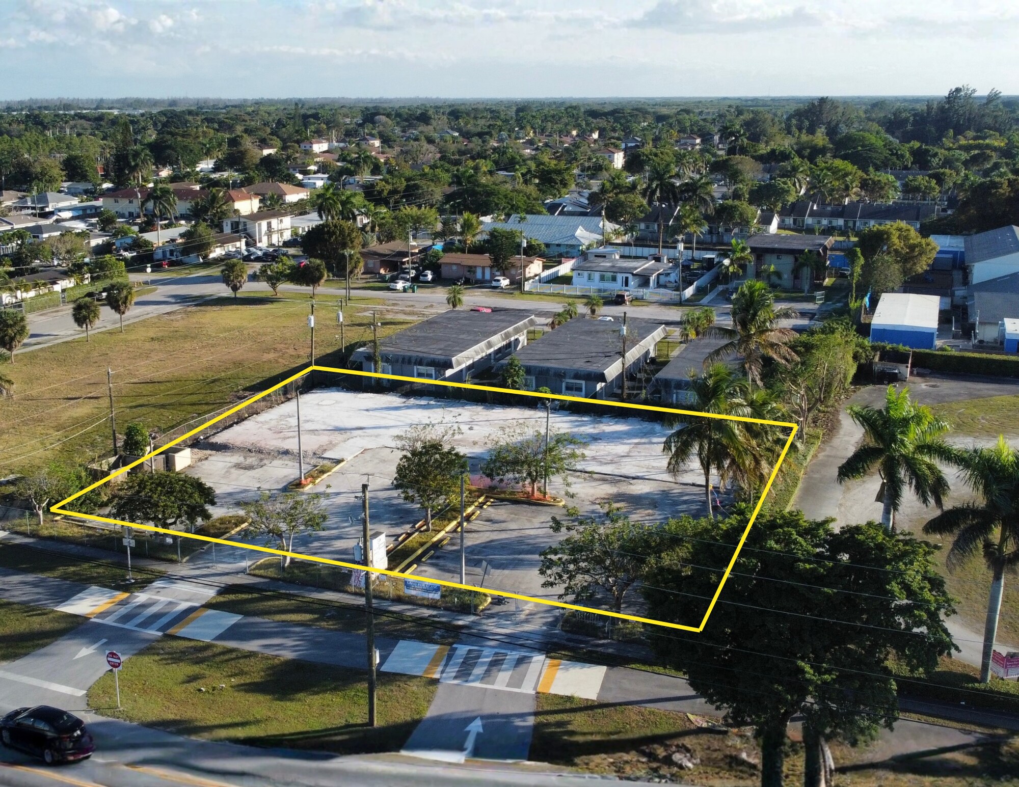 941 W Palm Dr, Homestead, FL à louer Photo principale– Image 1 sur 6