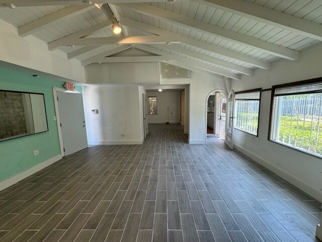 611 NE 86th St, Miami, FL à louer Photo de l’immeuble– Image 1 sur 11