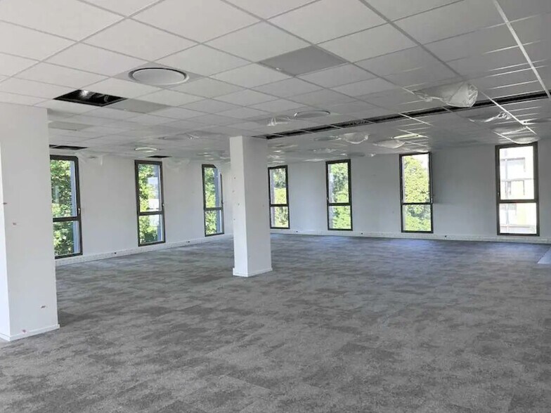 1512 Avenue Charles De Gaulle, Mâcon à louer - Photo de l’immeuble – Image 2 sur 5