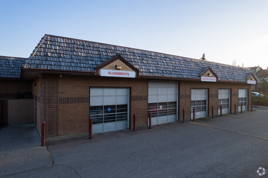 217 Hawksbrow Dr NW, Calgary, AB à vendre - Photo de l’immeuble – Image 2 sur 7