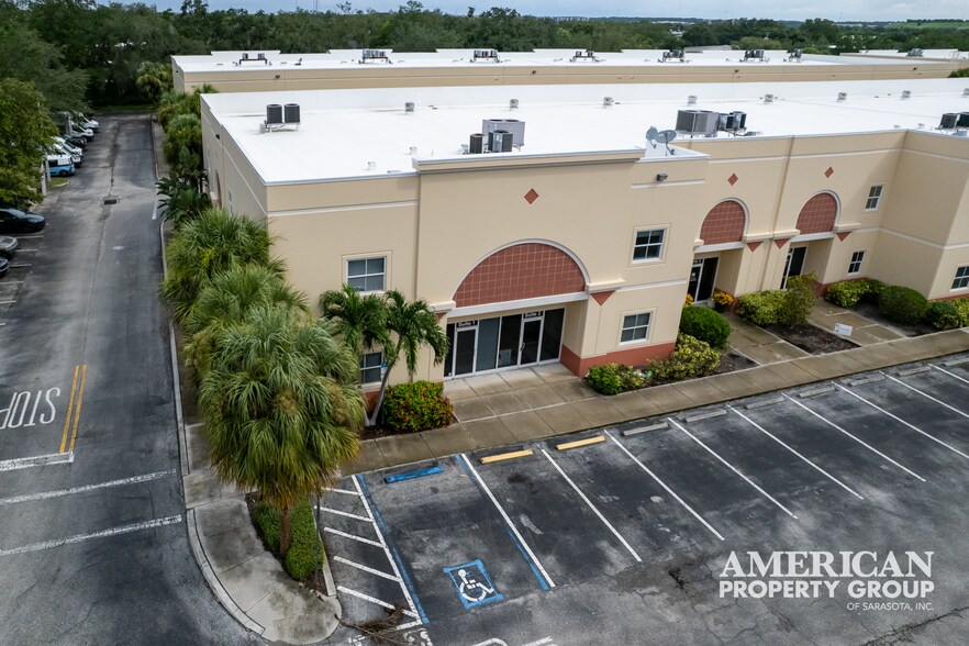 6321 Porter Rd, Sarasota, FL à louer - Photo de l’immeuble – Image 2 sur 5