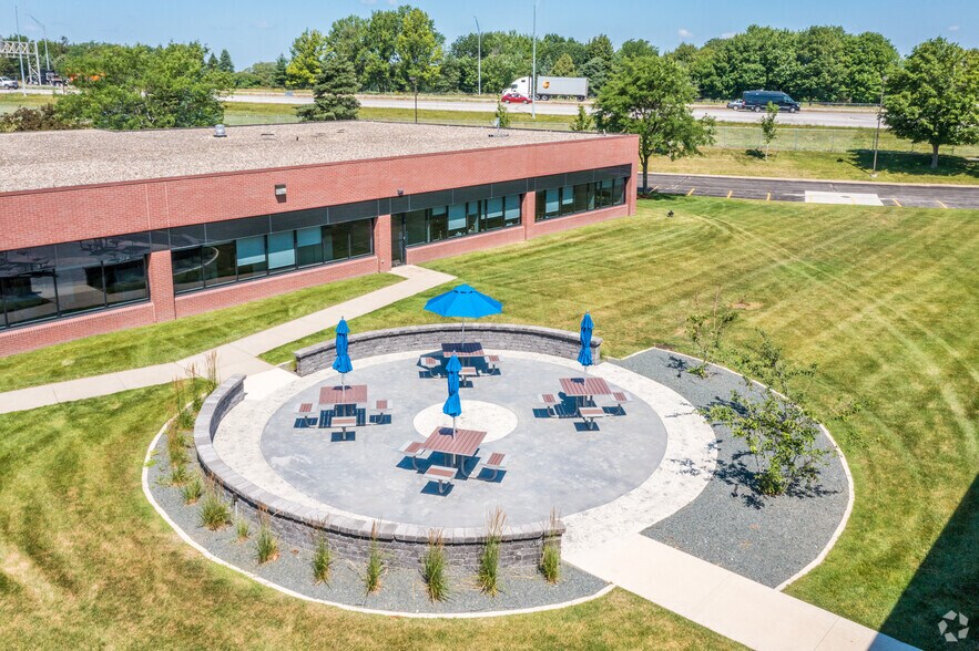 7745 Office Plaza Dr, West Des Moines, IA à louer - Photo de l’immeuble – Image 3 sur 6