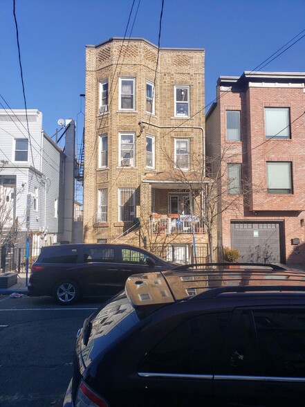42 Poplar St, Jersey City, NJ à vendre - Photo de l’immeuble – Image 1 sur 3