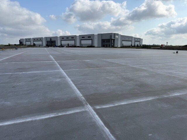 Plus de détails pour 2605 Dewitt St, Lockhart, TX - Industriel/Logistique à louer