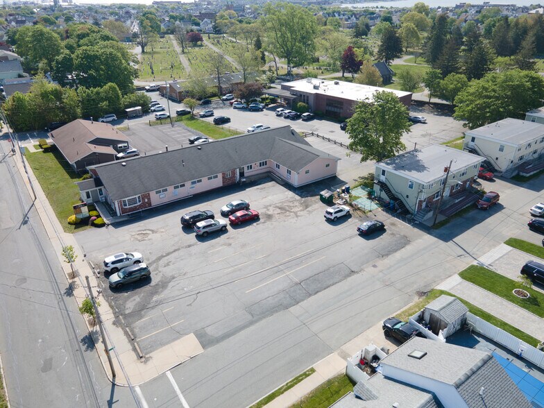 92 Grape St, New Bedford, MA à vendre - Photo de l’immeuble – Image 2 sur 14
