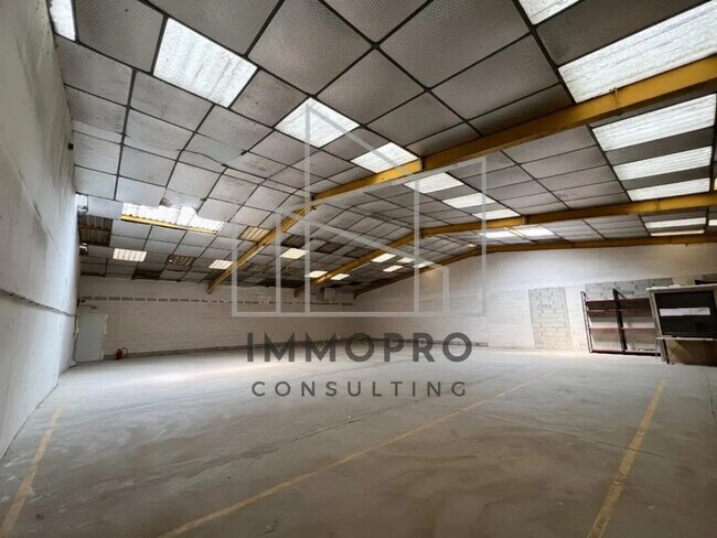 Plus de détails pour Local d'activités à louer