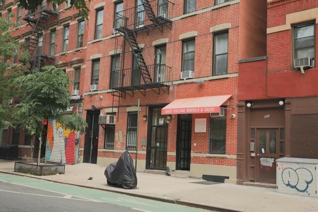 547 E 12th St, New York, NY à louer - Photo de l’immeuble – Image 3 sur 3