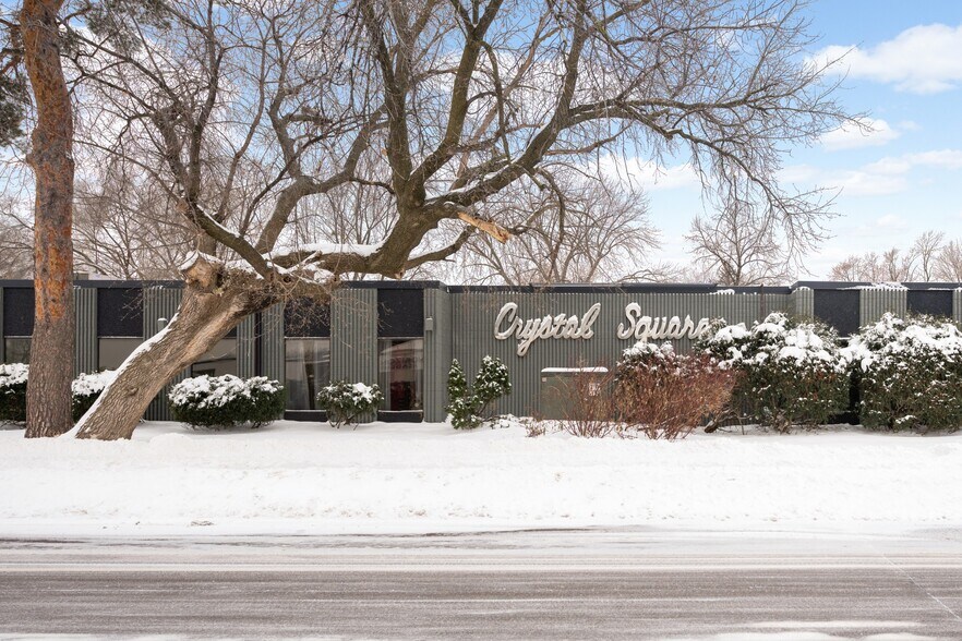 5701 N Kentucky Ave, Crystal, MN à vendre - Photo principale – Image 1 sur 51