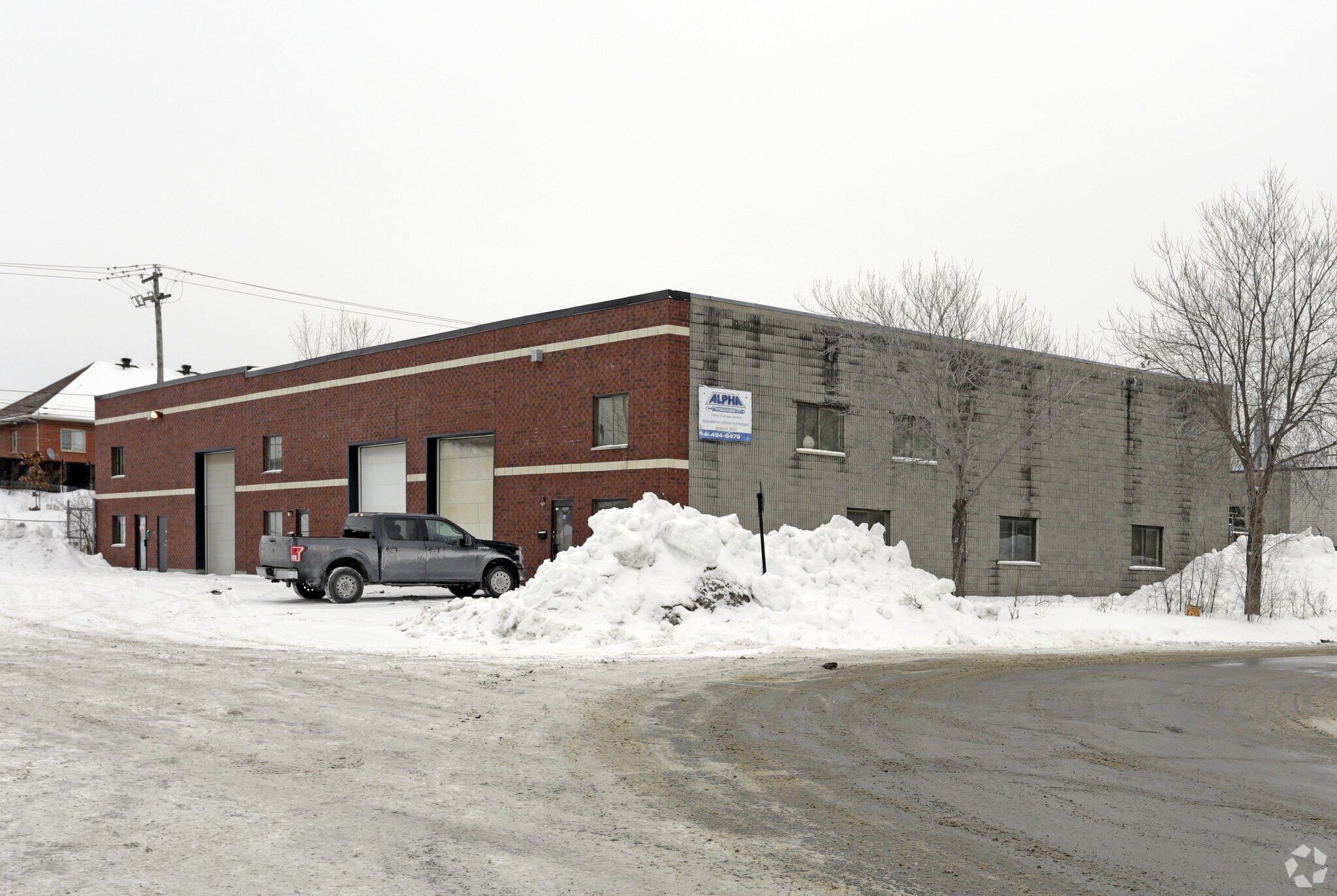7470-7474 Av René-Descartes, Montréal, QC à louer Photo principale– Image 1 sur 5