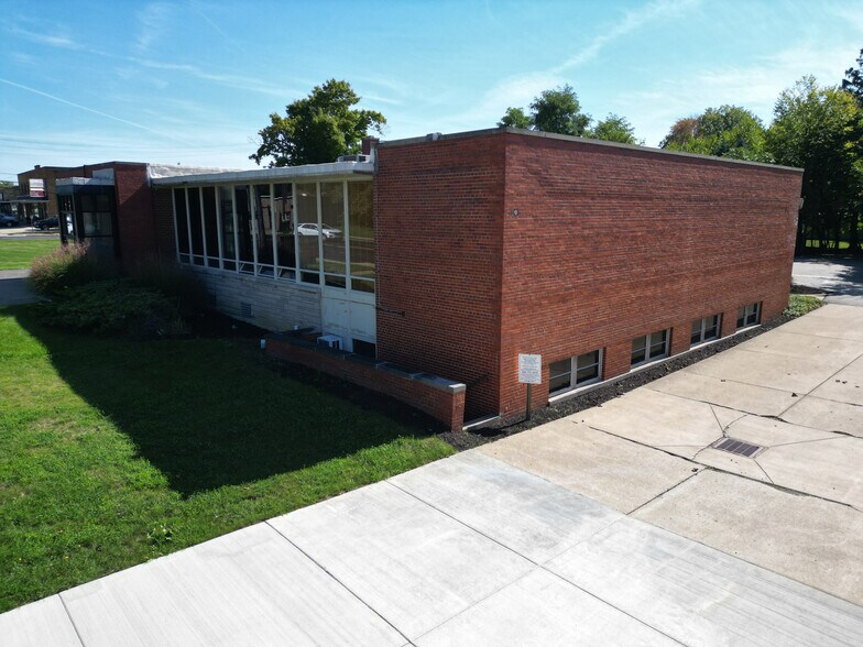 27059 Center Ridge Rd, Westlake, OH à vendre - Photo principale – Image 1 sur 72