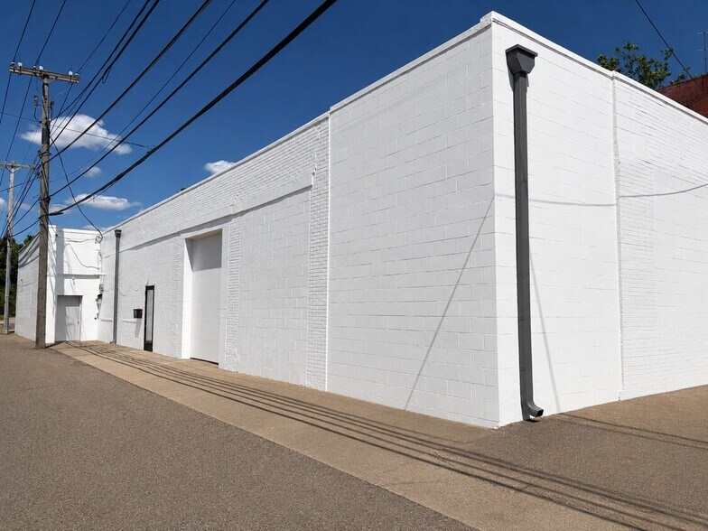 304-318 N Wooster Ave, Dover, OH à louer - Photo de l’immeuble – Image 3 sur 3