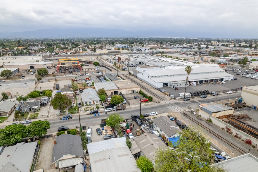 1295 E 4th St, Pomona, CA à vendre - Photo de l’immeuble – Image 3 sur 6