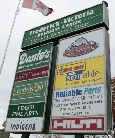 907 Victoria St N, Kitchener, ON à louer - Photo de l’immeuble – Image 2 sur 6