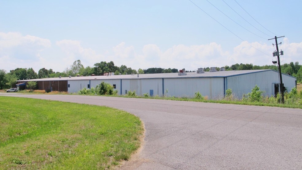 501 Lakeshore Dr, Kuttawa, KY à vendre - Photo de l’immeuble – Image 2 sur 56