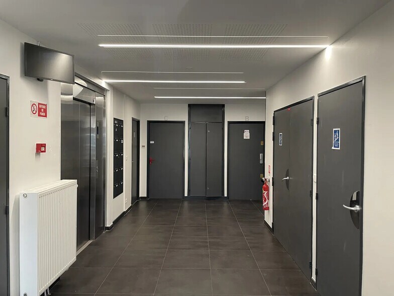 Local d’activités dans Nanterre à louer - Photo de l’immeuble – Image 2 sur 5