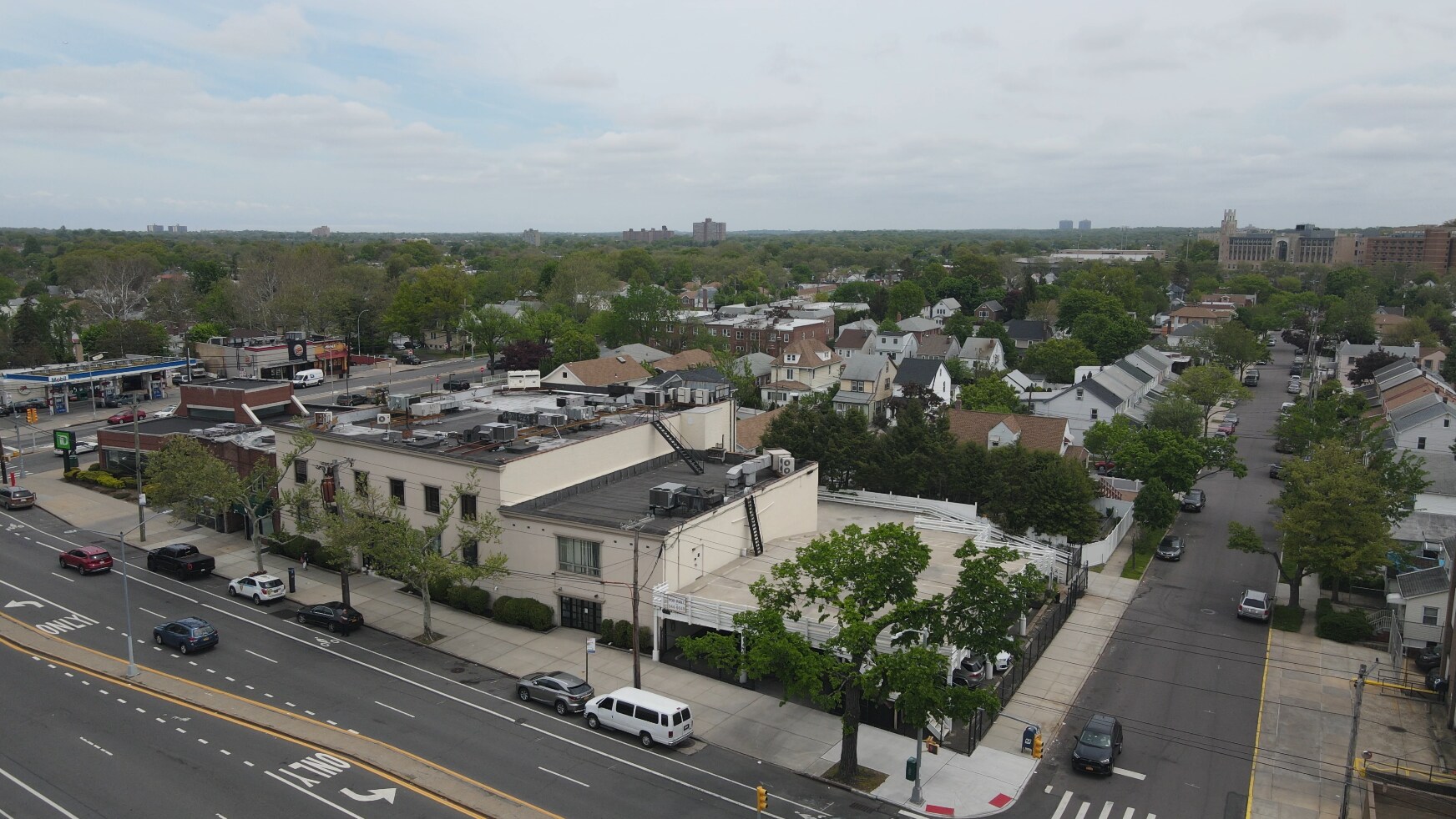 8015 164th St, Jamaica, NY à louer Photo de l’immeuble– Image 1 sur 3