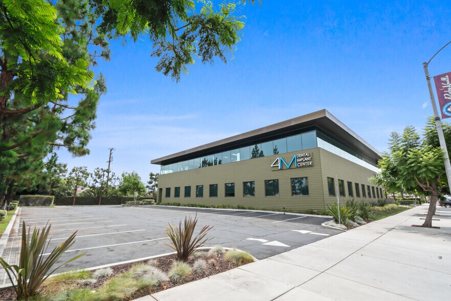 3918 Long Beach Blvd, Long Beach, CA à louer - Photo de l’immeuble – Image 3 sur 6