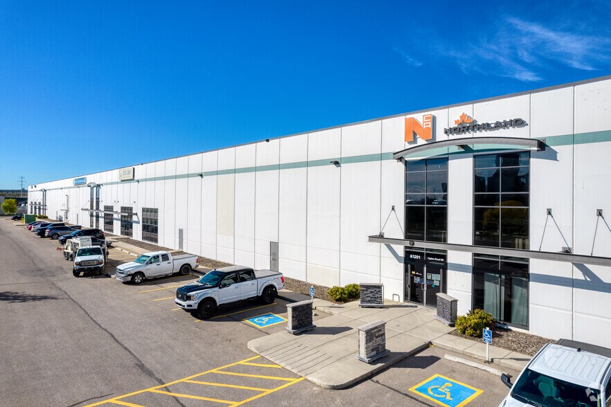 3201 Ogden Rd SE, Calgary, AB à louer - Photo de l’immeuble – Image 2 sur 12