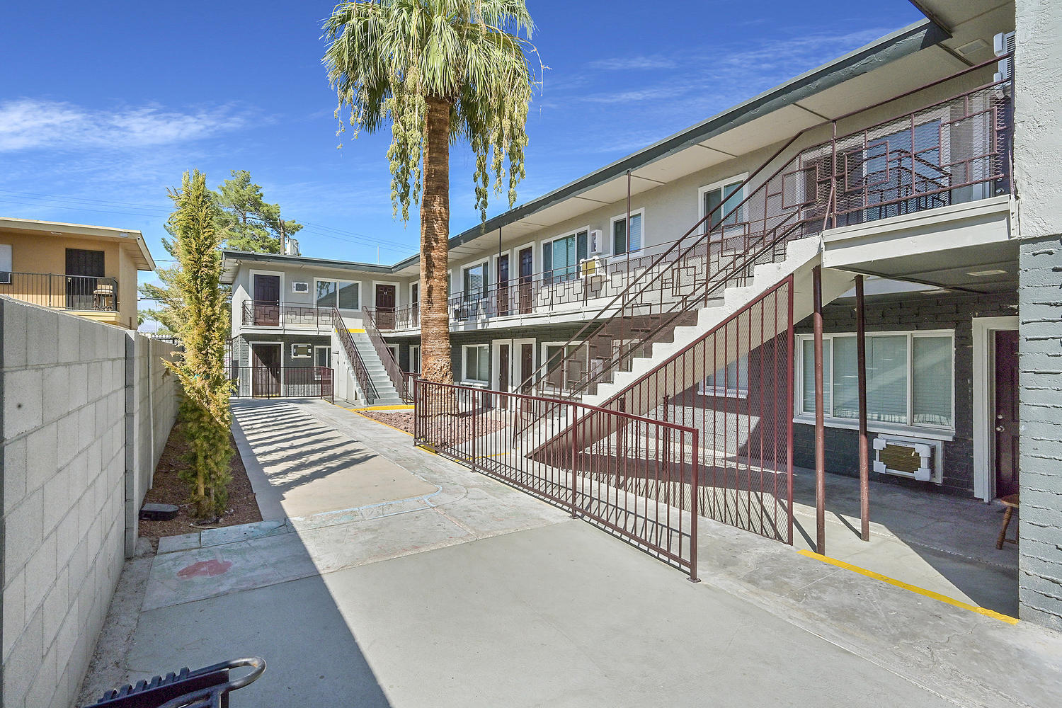 2413 Sunrise Ave, Las Vegas, NV à vendre Photo de l’immeuble– Image 1 sur 7