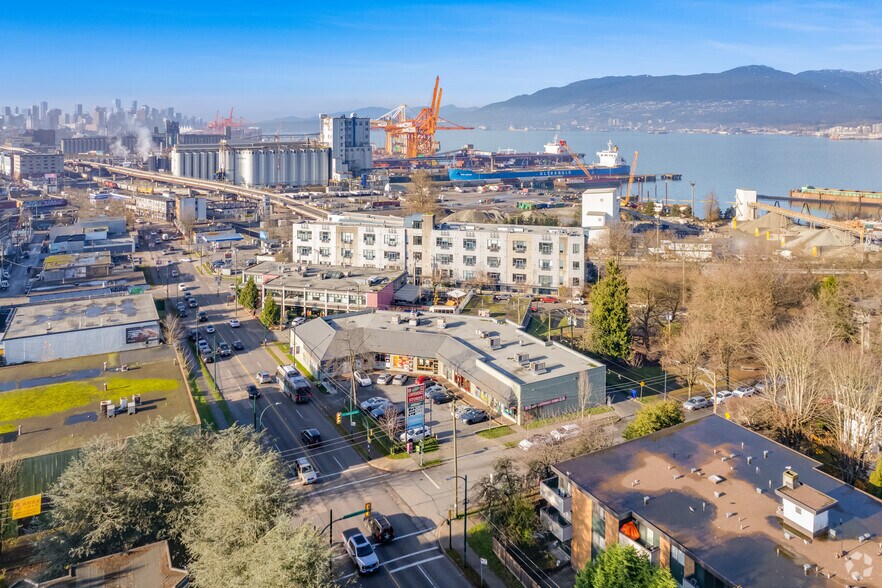 2073-2099 Dundas St, Vancouver, BC à louer - Aérien – Image 3 sur 3