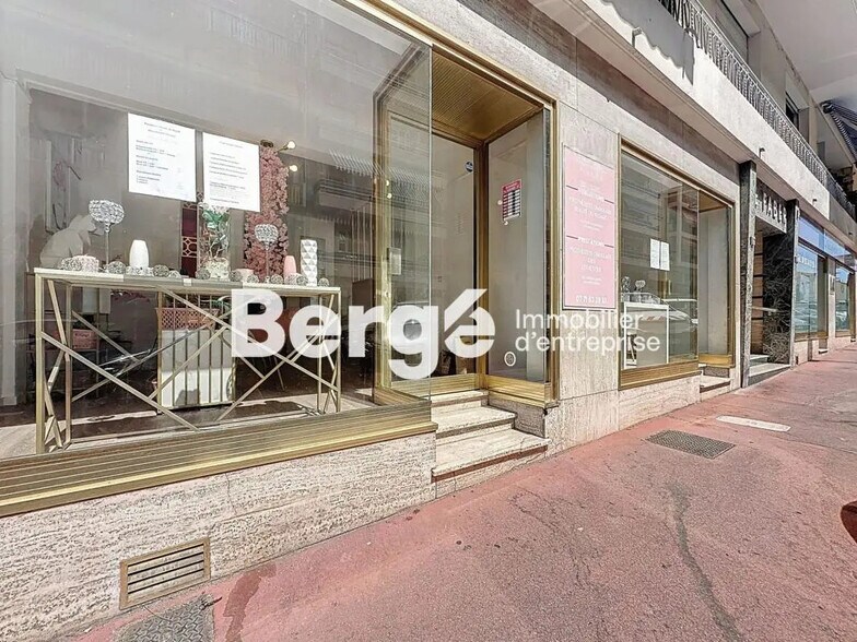 Local commercial dans Antibes à louer - Photo de l’immeuble – Image 1 sur 6