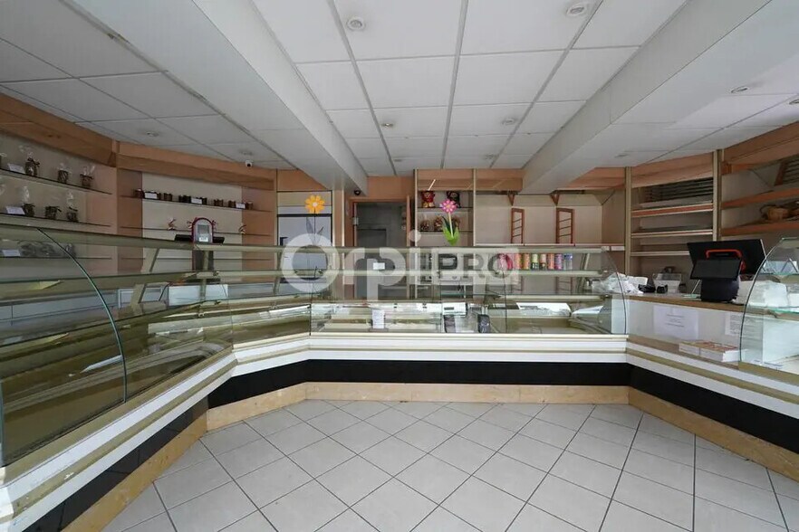 Local commercial dans Lozanne à vendre - Photo intérieure – Image 2 sur 7