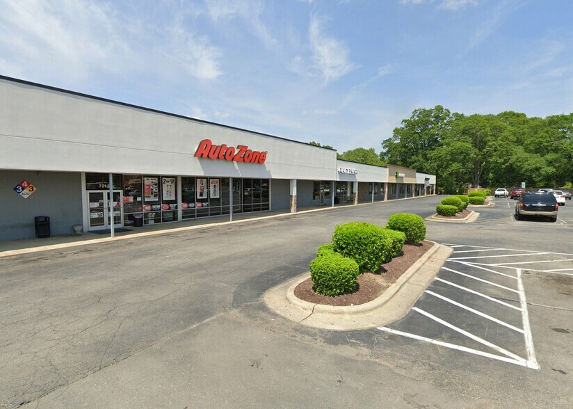 721-729 N Brightleaf Blvd, Smithfield, NC à louer - Photo de l’immeuble – Image 3 sur 5