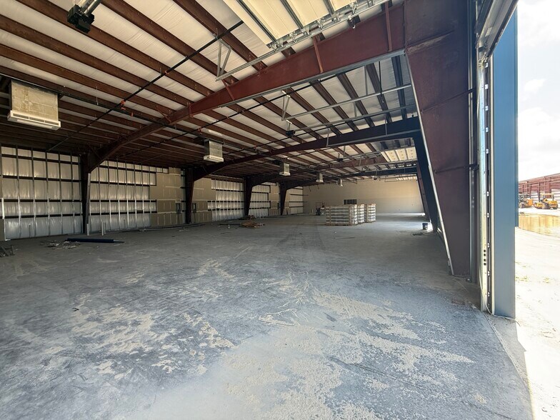 16261 Pine Ridge Rd, Fort Myers, FL à louer - Photo de l’immeuble – Image 2 sur 8
