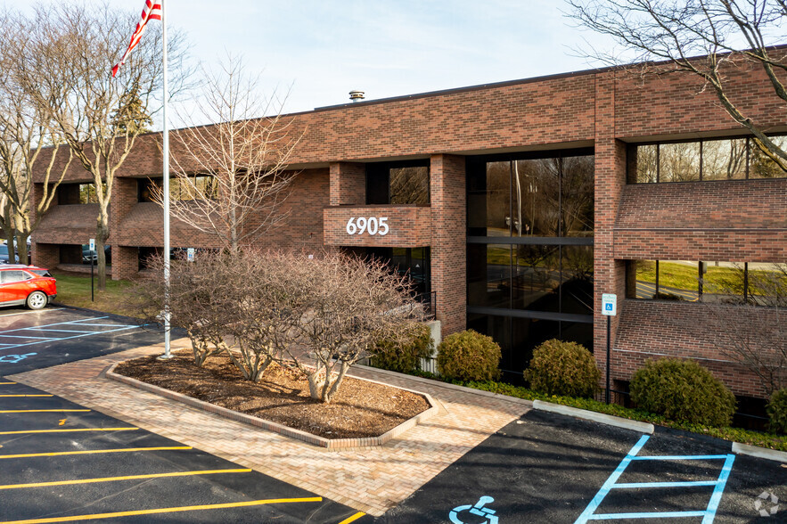 6905 Telegraph Rd, Bloomfield Hills, MI à louer - Photo de l’immeuble – Image 1 sur 7