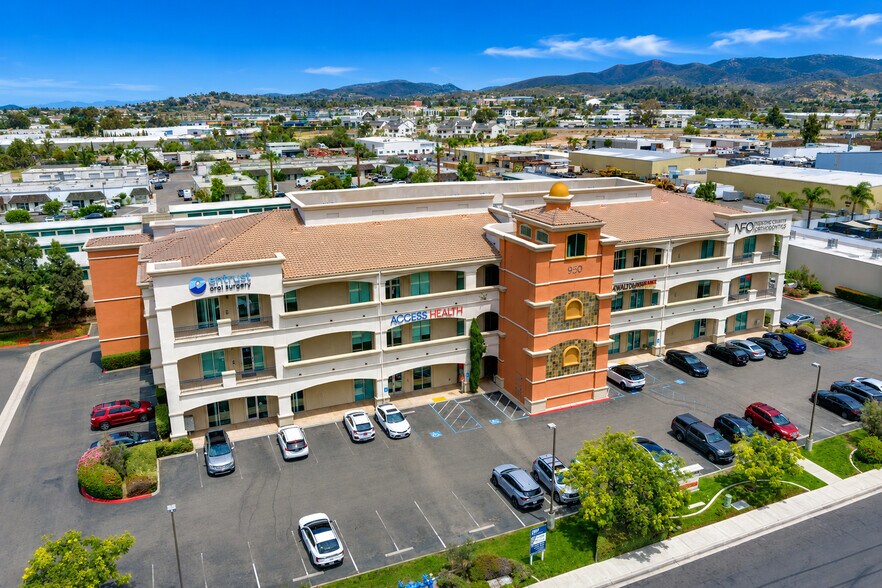 950 Boardwalk, San Marcos, CA à vendre - Photo de l’immeuble – Image 3 sur 5