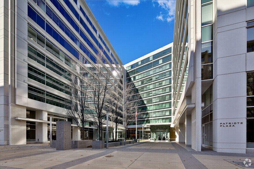 395 E St SW, Washington, DC à louer - Photo de l’immeuble – Image 2 sur 12